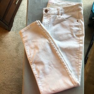 Woman’s White Jeans